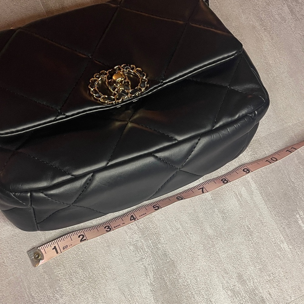 Elegant Black Quilted Bag with Gold Chain- mixed metal - Picture 11 of 13